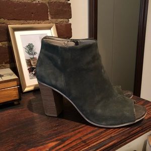 Steve Madden booties!